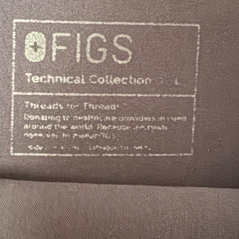 Figs Women's Scrub Set - Picture 3 of 3